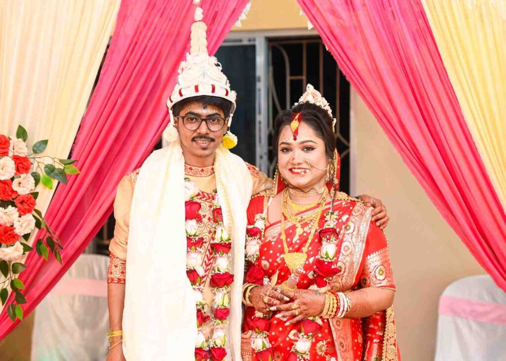 Wedding couple photo pose