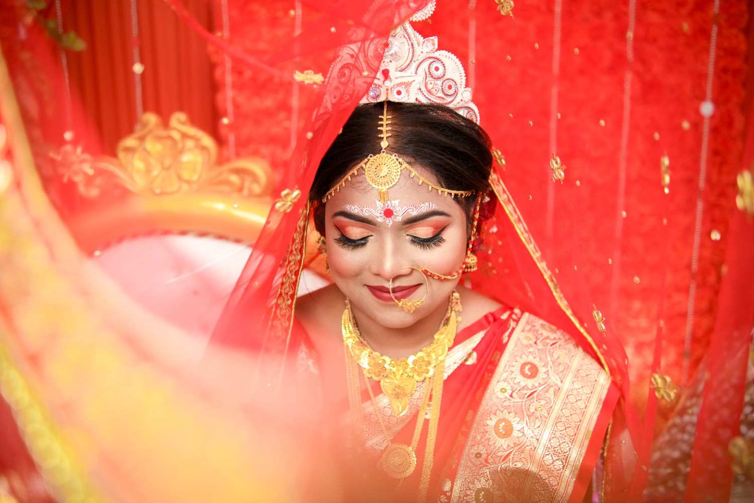 Bridal poses with dupatta